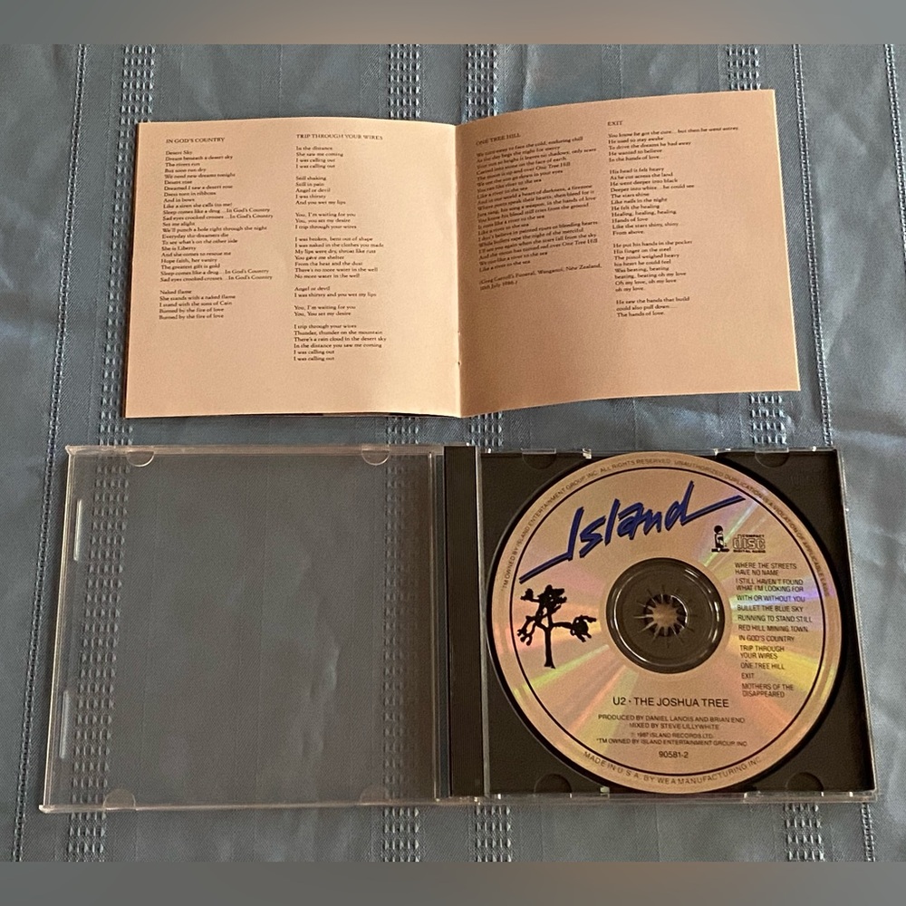 U2 CD - Picture 9 of 16